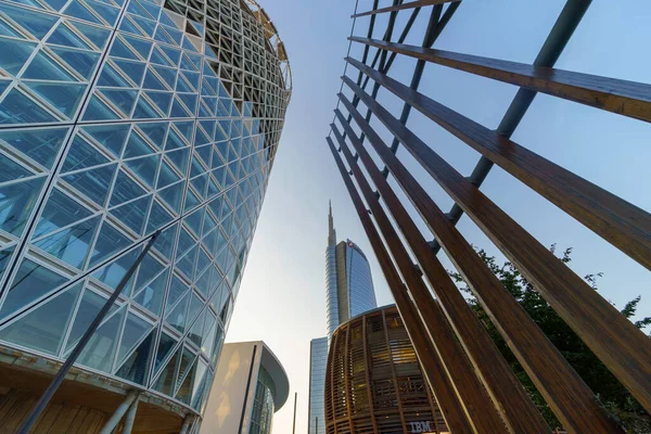 Milan, Lombardy, İtalya: Gae Aulenti Meydanı 'ndaki modern binalar