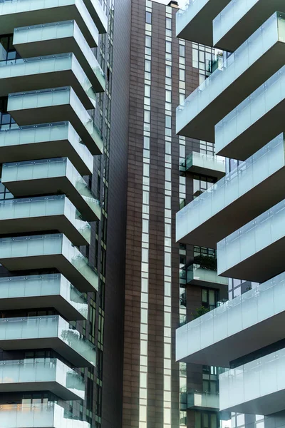 Milan, Lombardy, İtalya: Porta Nuova 'daki modern binalar. Torre Solaria