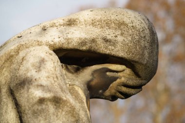 Milan, Lombardy, İtalya: Cimitero Anıtı olarak bilinen tarihi mezarlık: bir heykel