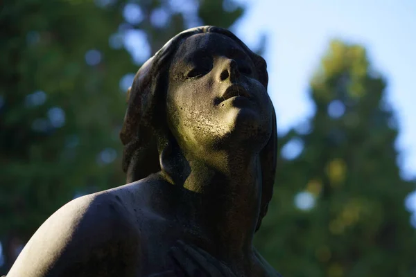 伦巴第 意大利 名为Cimitero Monumentale的历史墓地 一座雕像 — 图库照片