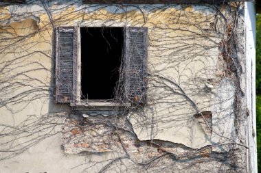 Naviglio Grande, Milan, Lombardy, İtalya 'daki eski bina.