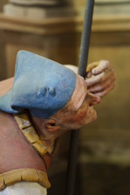 Varallino Sığınağı 'nın içinde, Galliate' de, Novara 'da, Piedmont, İtalya' da, resimler ve heykellerle