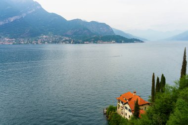 Como Gölü, Bellagio yakınlarında, Lombardy, İtalya, baharda.