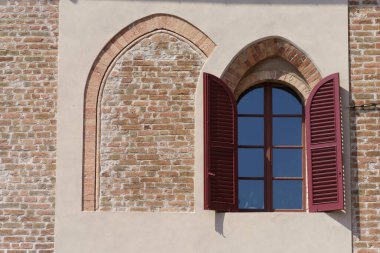 Lodi, Lombardy, İtalya: Piazza della Vittoria 'daki tarihi binalar, şehrin ana meydanı