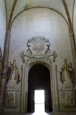 Lodi, Lombardy, İtalya 'daki Abbadia Cerreto' daki ortaçağ kilisesi.