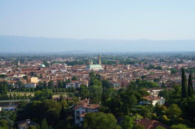 İtalya, Veneto 'daki Vicenza manzarası, Monte Berico' dan bir yaz sabahı.