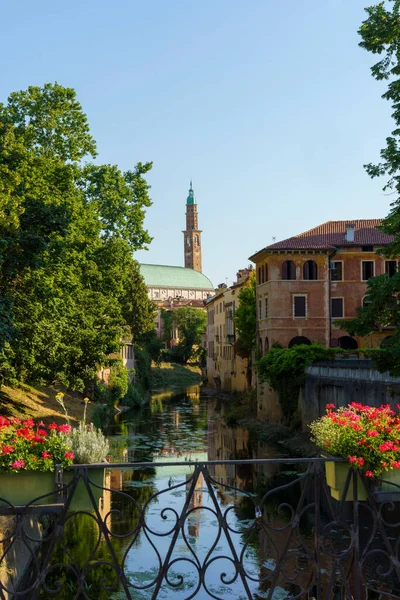 Utanför Historiska Byggnader Vicenza Veneto Italien Sett Från Bro — Stockfoto