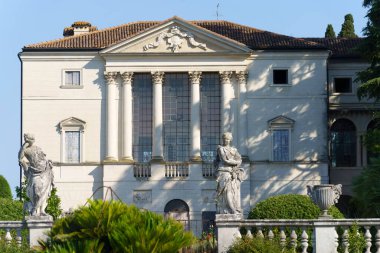 Arcugnano, Vicenza, Veneto, İtalya yakınlarındaki Colli Berici 'deki tarihi Franceschini Salasco villasının dışı.