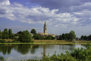 Yazın Adria, Rovigo ili yakınlarındaki Polesine 'deki kır manzarası, Veneto, İtalya