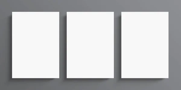 Leere Weiße Papierposter Hängen Auf Grauem Hintergrund Plakatgalerie Vektor Attrappe — Stockvektor