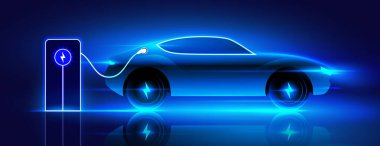 İstasyonda elektrikli araba şarj oluyor, vektör çizimi. Mavi neon ışıklı EV aracı bir bataryayı dolduruyor. Çağdaş hibrit araba. Tekerleğinde voltaj sembolü var..