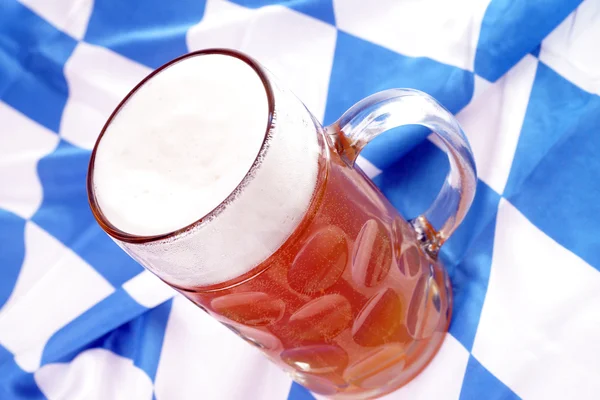 Caneca de cerveja com cerveja de trigo — Fotografia de Stock