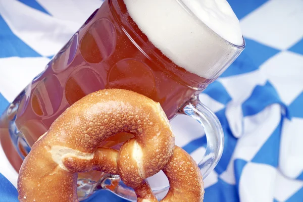 Bierkrug mit Weizenbier — Stockfoto