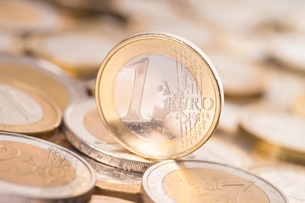 Monedas en euros Imágenes De Stock Sin Royalties Gratis