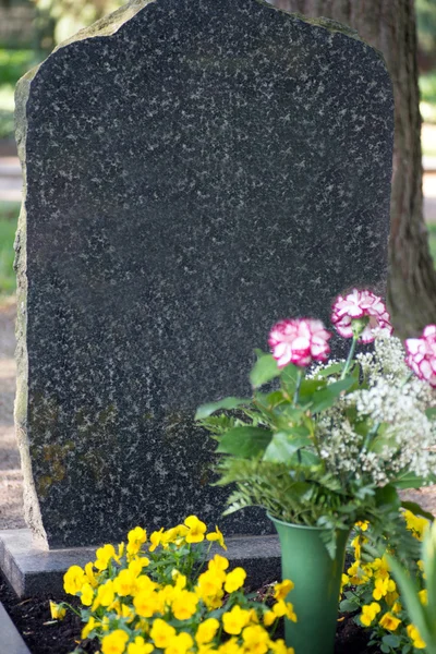 Grave stone — Stock Photo, Image