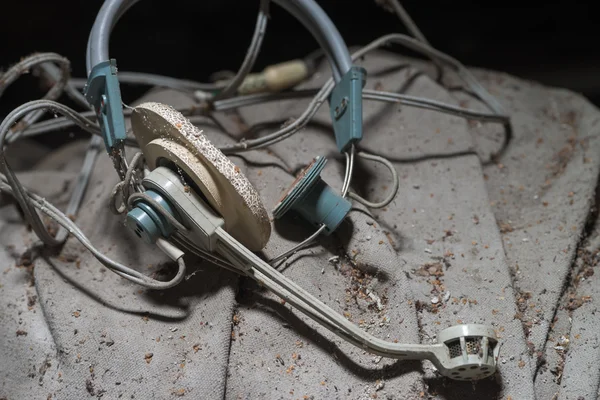 Old headphones — Stock Photo, Image