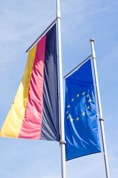 Duitsland vlag en de vlag van Europa — Stockfoto