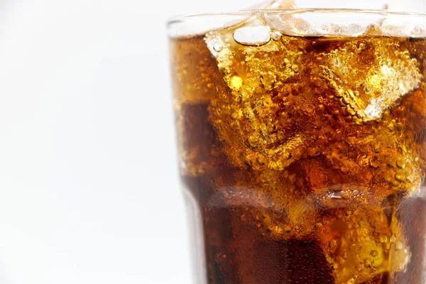 Cola Γυαλί Συνθλιβεί Λευκό Φόντο Πάγο Cola Γυαλί Και Υπάρχει — Φωτογραφία Αρχείου
