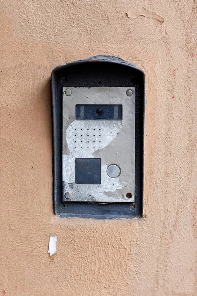 Viejo panel de botones del timbre y el intercomunicador. — Foto de Stock