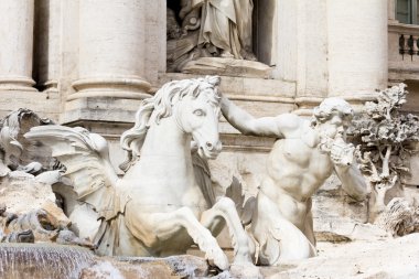  Trevi Çeşmesi Roma'da belirli