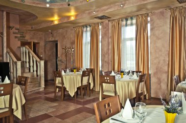 Restoranın barı harika iç