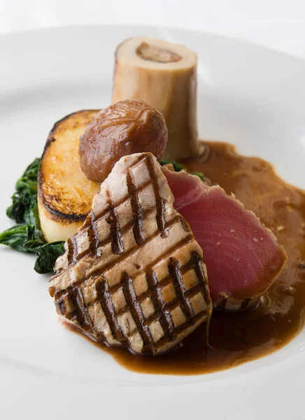 Seared Tuna Steak Beef Marrow Spinach Date Potato Cake Beef — Stock Photo, Image