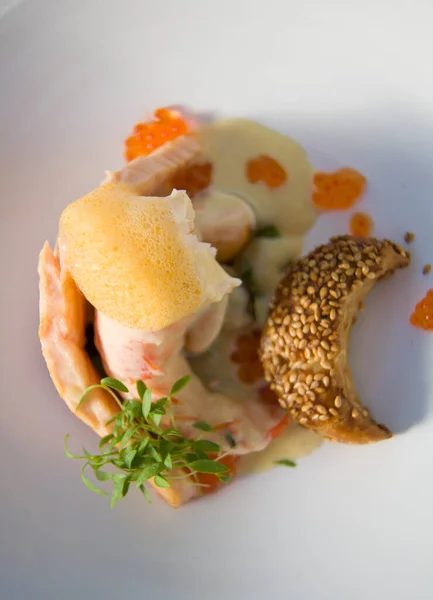 Prawn Creamy Sauce Red Caviar Herbs Citrus Dairy Foam Seed —  Fotos de Stock