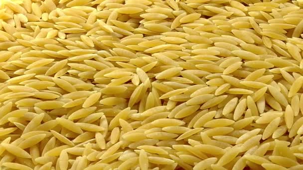在希腊叫Kritharaki 在意大利叫Orzo面食的类型 食物配料米饭形状的面团 谷物掉落 — 图库视频影像