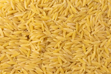Yunanistan 'da Kritharaki deniyor. İtalya 'da Orzo derler. Pirinç şekilli makarna. Makarna türü. Yiyecek malzemesi..