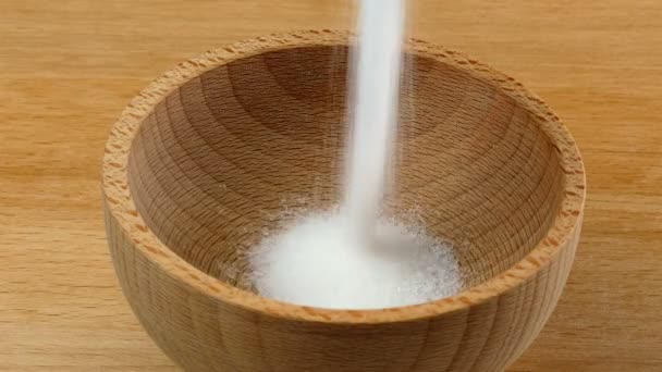 Sucre Blanc Versé Dans Bol Bois Sur Une Table Bois — Video