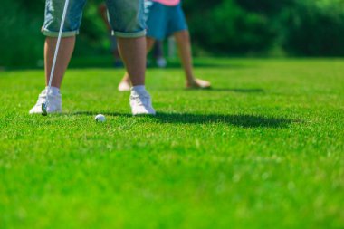 Golf oynuyordum. Golf sahası.