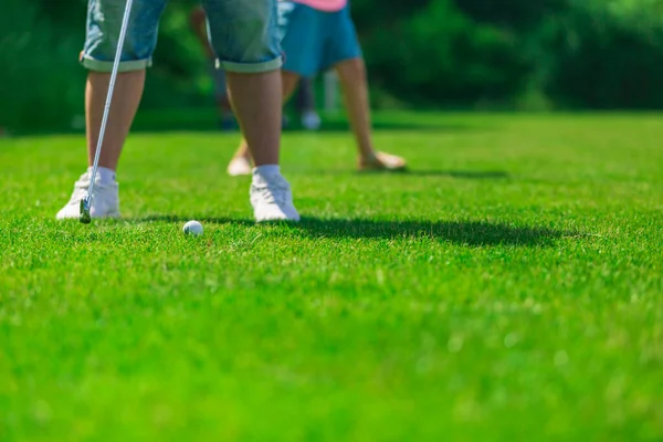 Golf oynuyordum. Golf sahası.