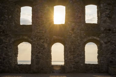 Şehirdeki antik kalenin kalıntıları.