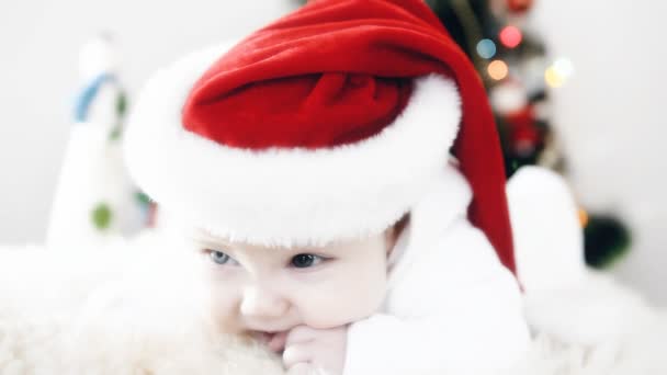 Baby in Christmas hat on the new year background — Stock Video