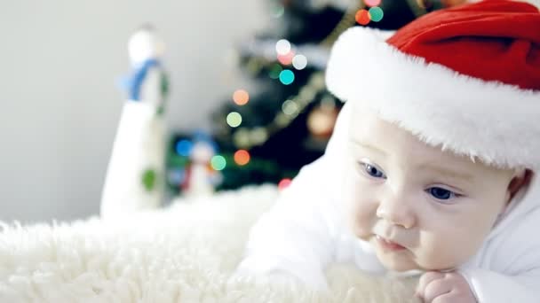 Baby in Christmas hat on the new year background — Stock Video