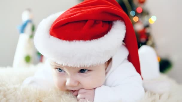 Baby in Christmas hat on the new year background — Stock Video