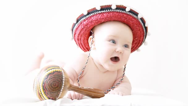 Baby in sombrero hat with maracas on the light background — Stock Video