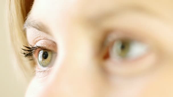 Vrouw ogen close-up — Stockvideo