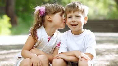 iki çocuk Park açık havada oyunu