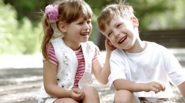 iki çocuk Park açık havada oyunu