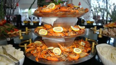 Yemek, masaya yiyecek