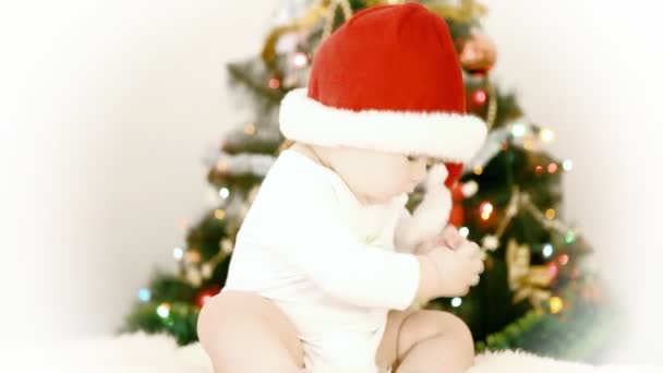 Baby in Christmas hat on the new year background — Stock Video