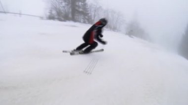 hareketli kamera görünümünü kayakçı dağların sürme