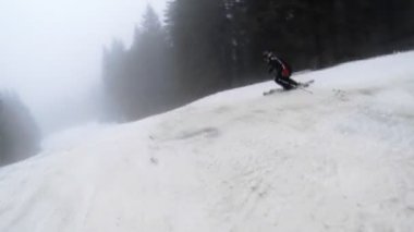 hareketli kamera görünümünü kayakçı dağların sürme