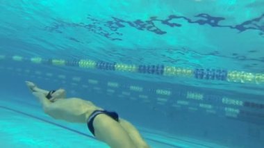 backstorke stil Yüzme güzel sualtı görüntüleme