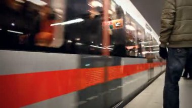 metro tren istasyonu