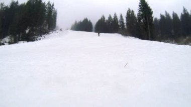 hareketli kamera görünümünü kayakçı dağların sürme