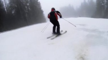 hareketli kamera görünümünü kayakçı dağların sürme