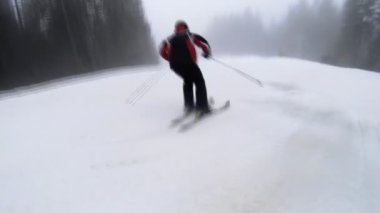 hareketli kamera görünümünü kayakçı dağların sürme