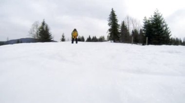 hareketli kamera görünümünü kayakçı dağların sürme